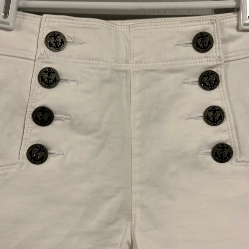 Express White Button Front Shorts Size 6 - image 3
